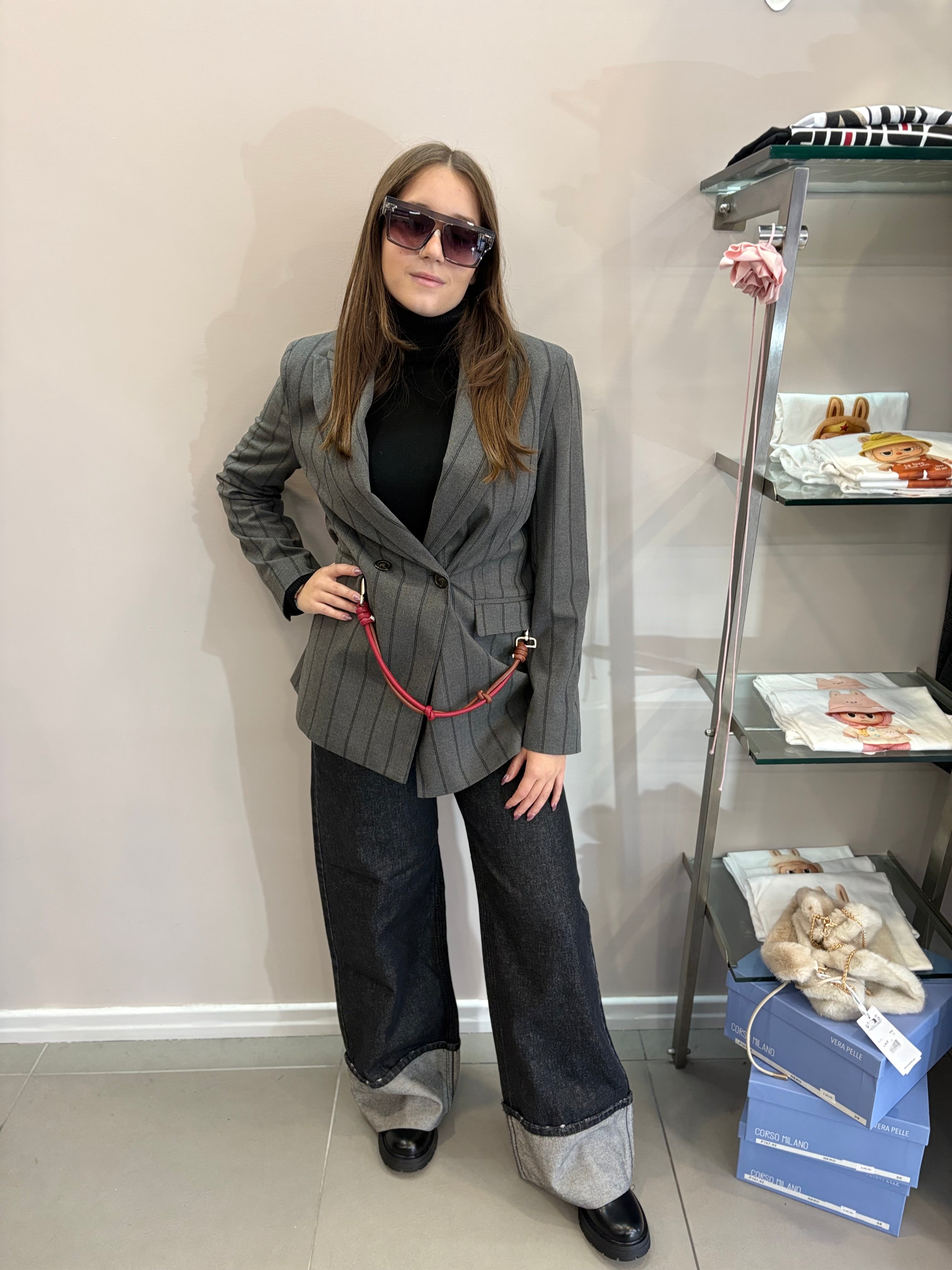 Giacca doppiopetto gessata con cinturino