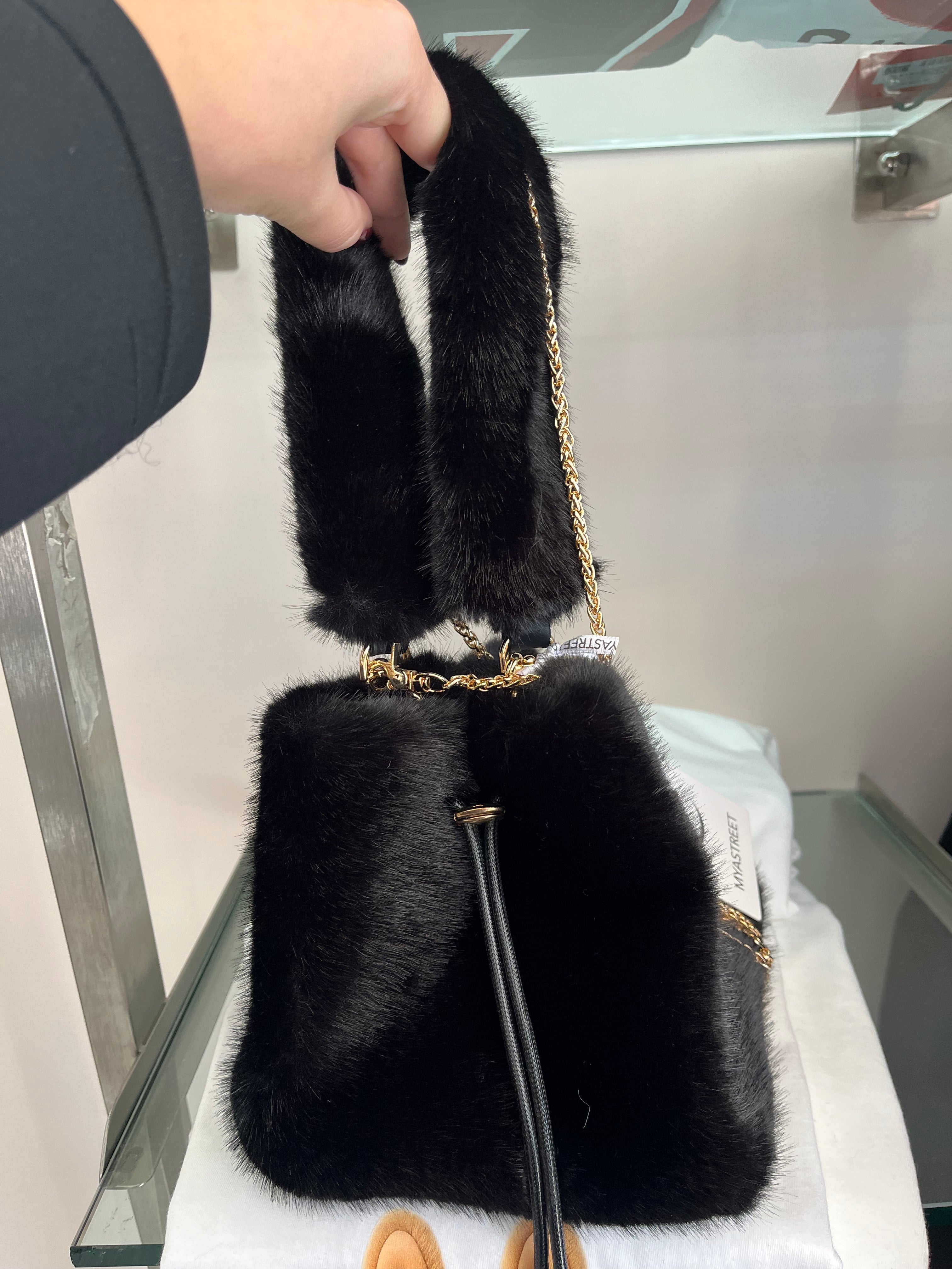 Borsa secchiello in eco-pelliccia