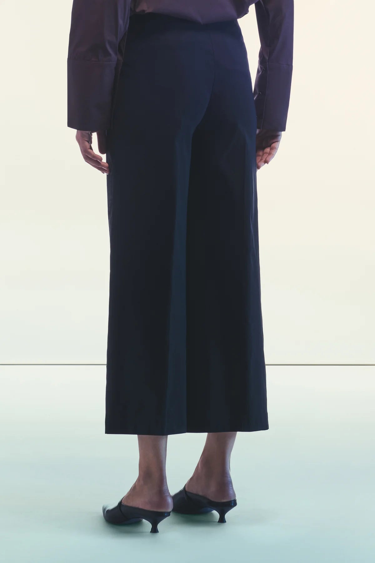 Pantalone svasato in tecnico