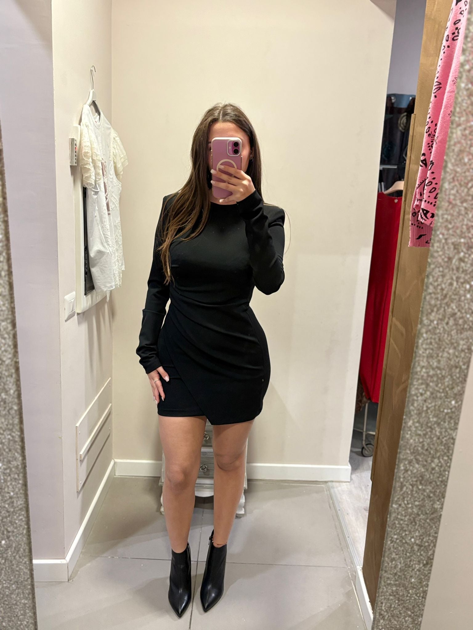 Abito corto con arricciature