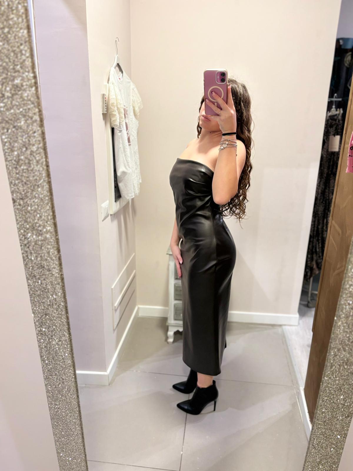 Abito con taglio dritto