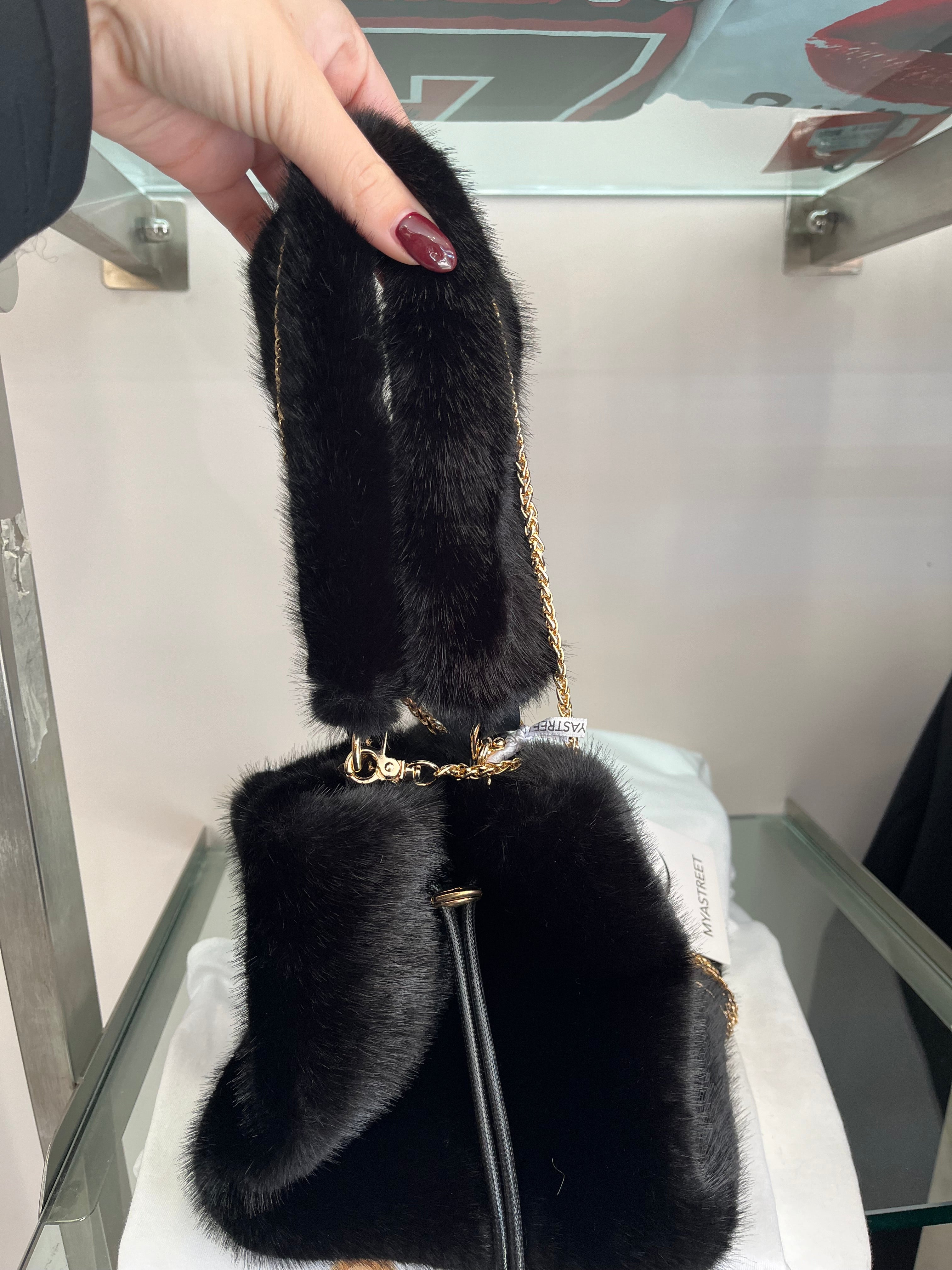 Borsa secchiello in eco-pelliccia