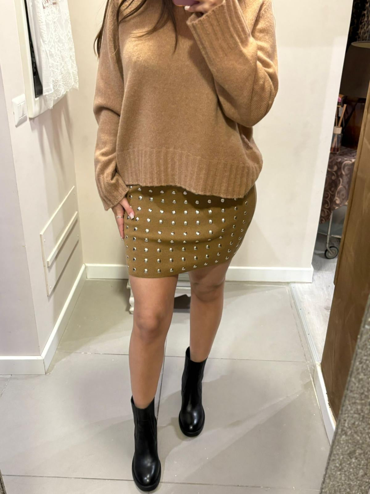 Minigonna con borchie