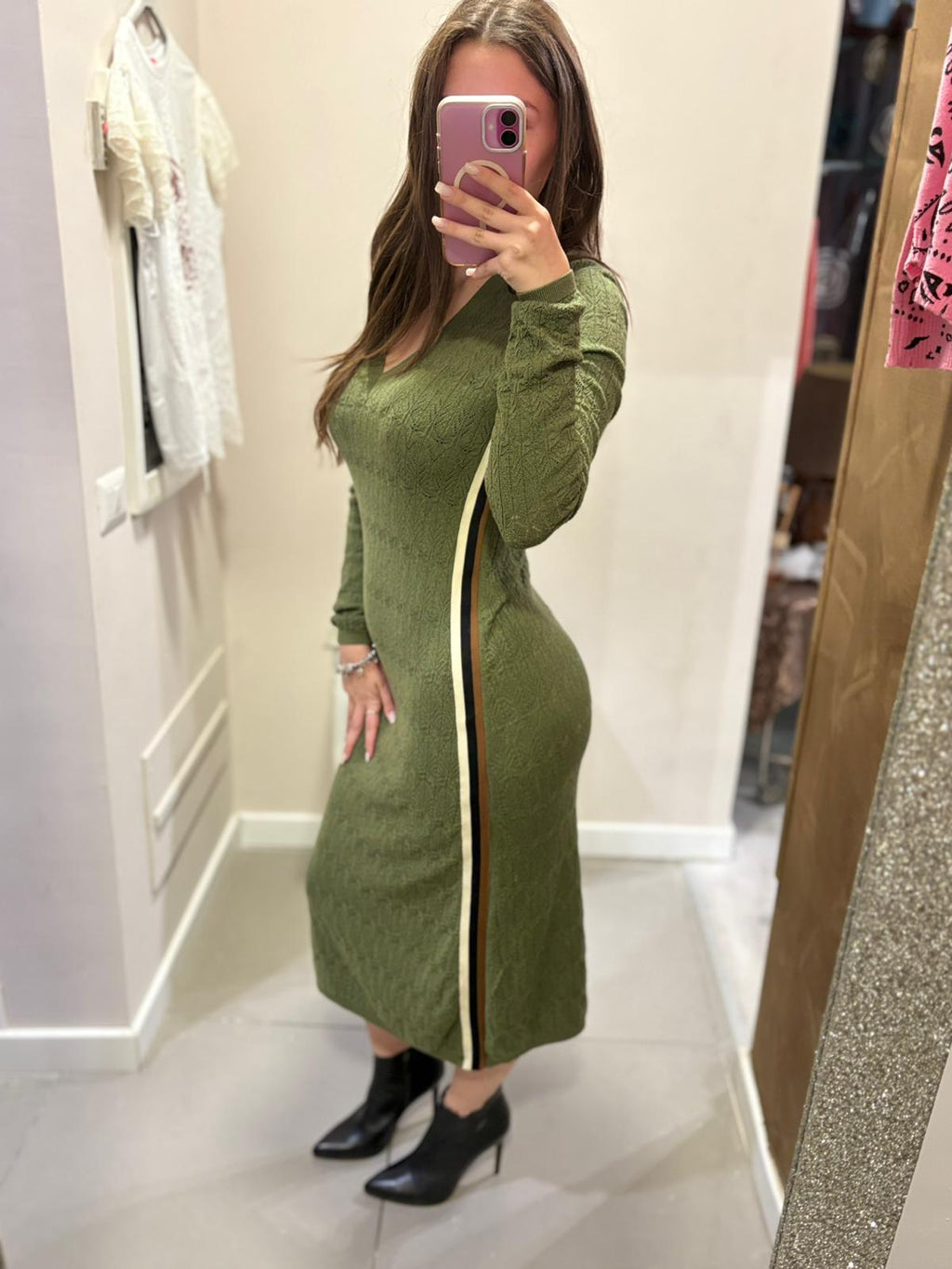 Abito svasato in punto pizzo