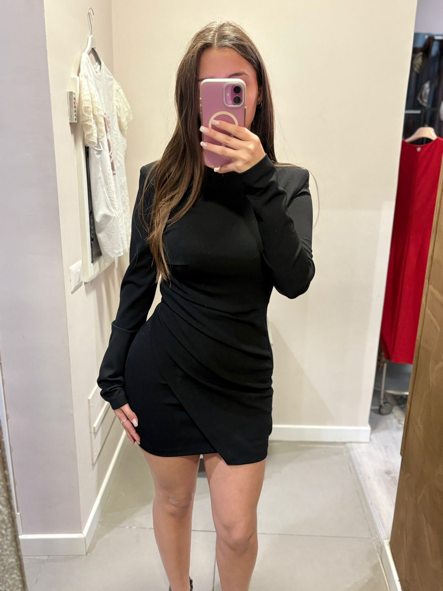 Abito corto con arricciature