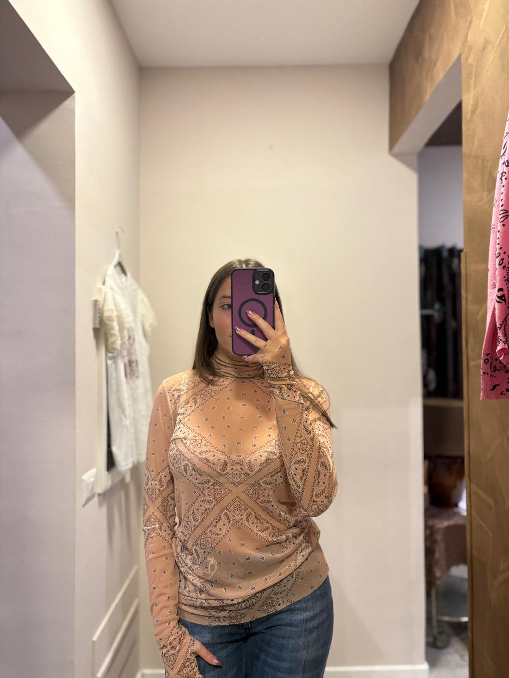 Maglia con disegno bandana con collo alto