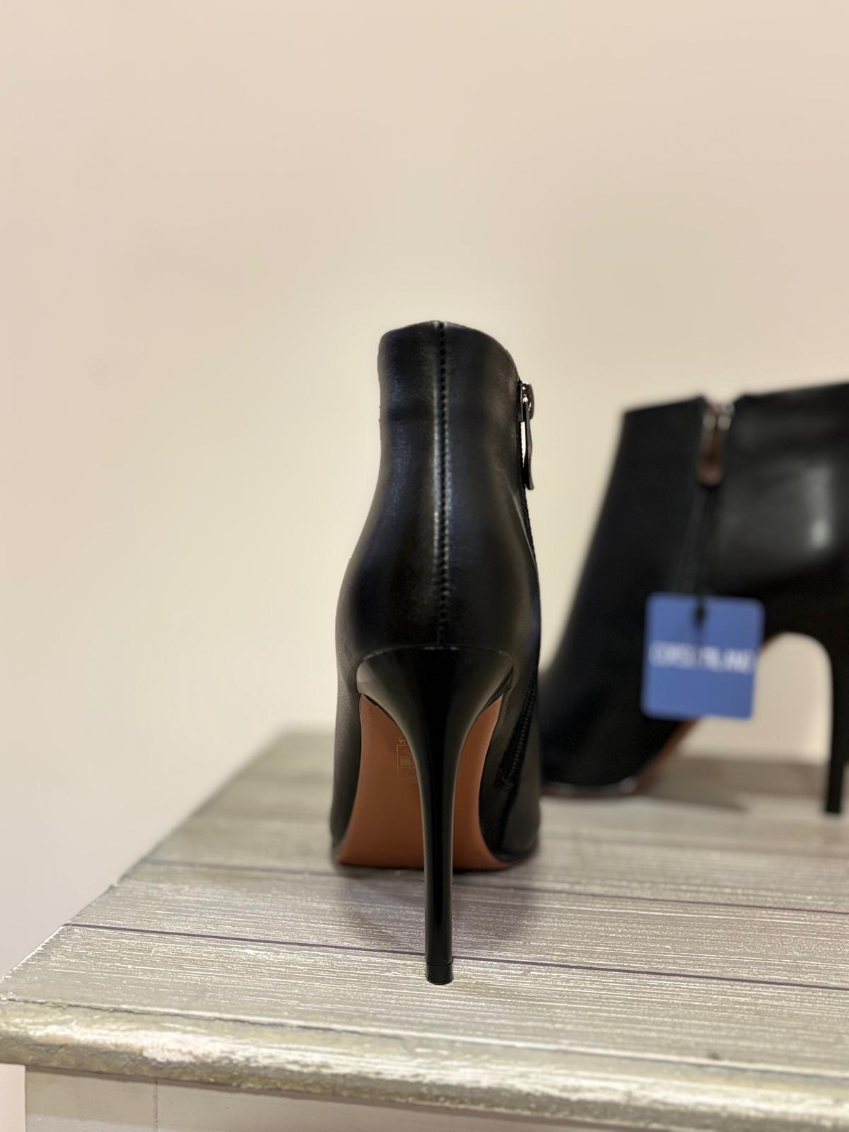 Stivaletto con tacco a spillo