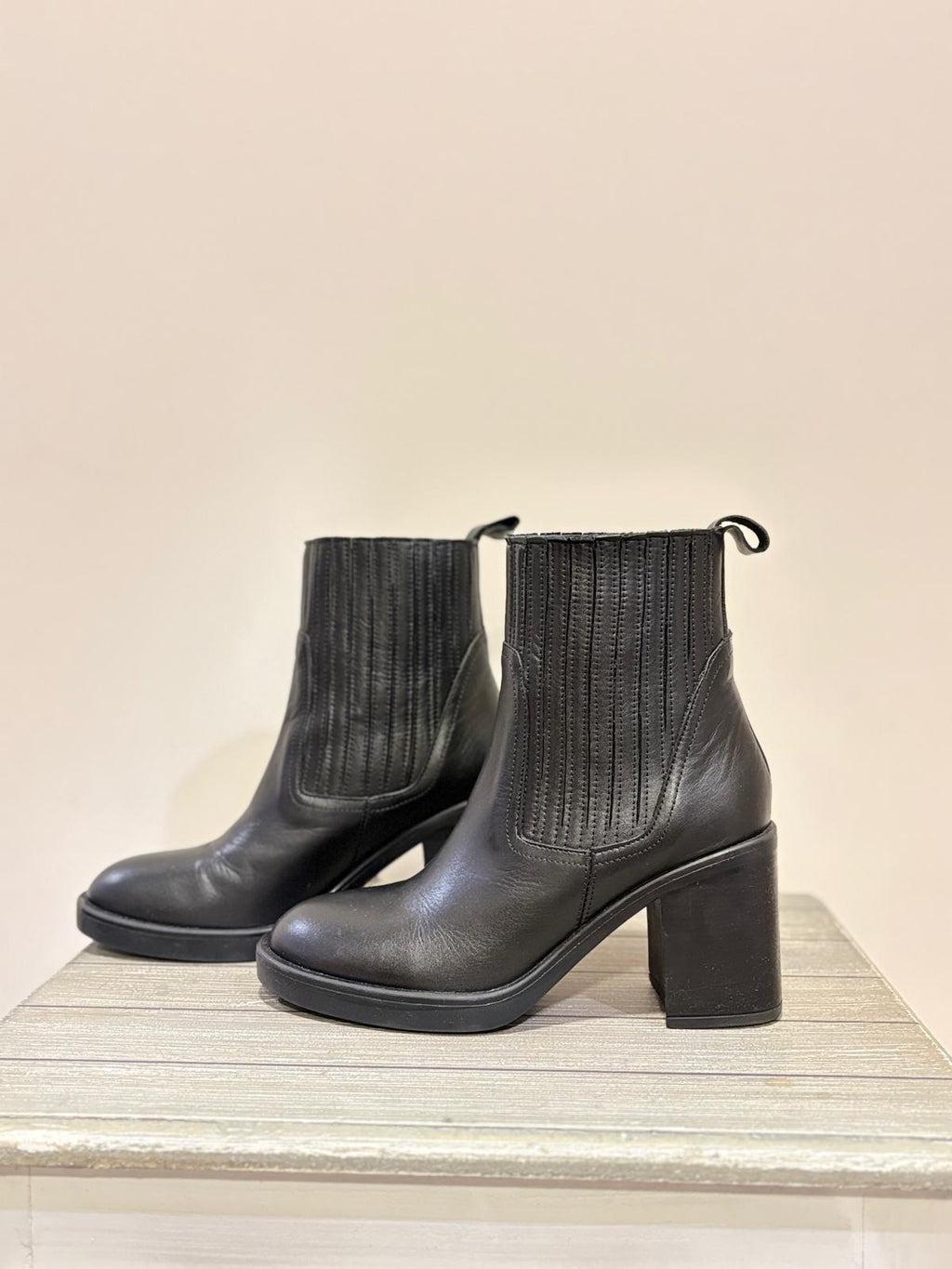 Stivaletto con tacco largo