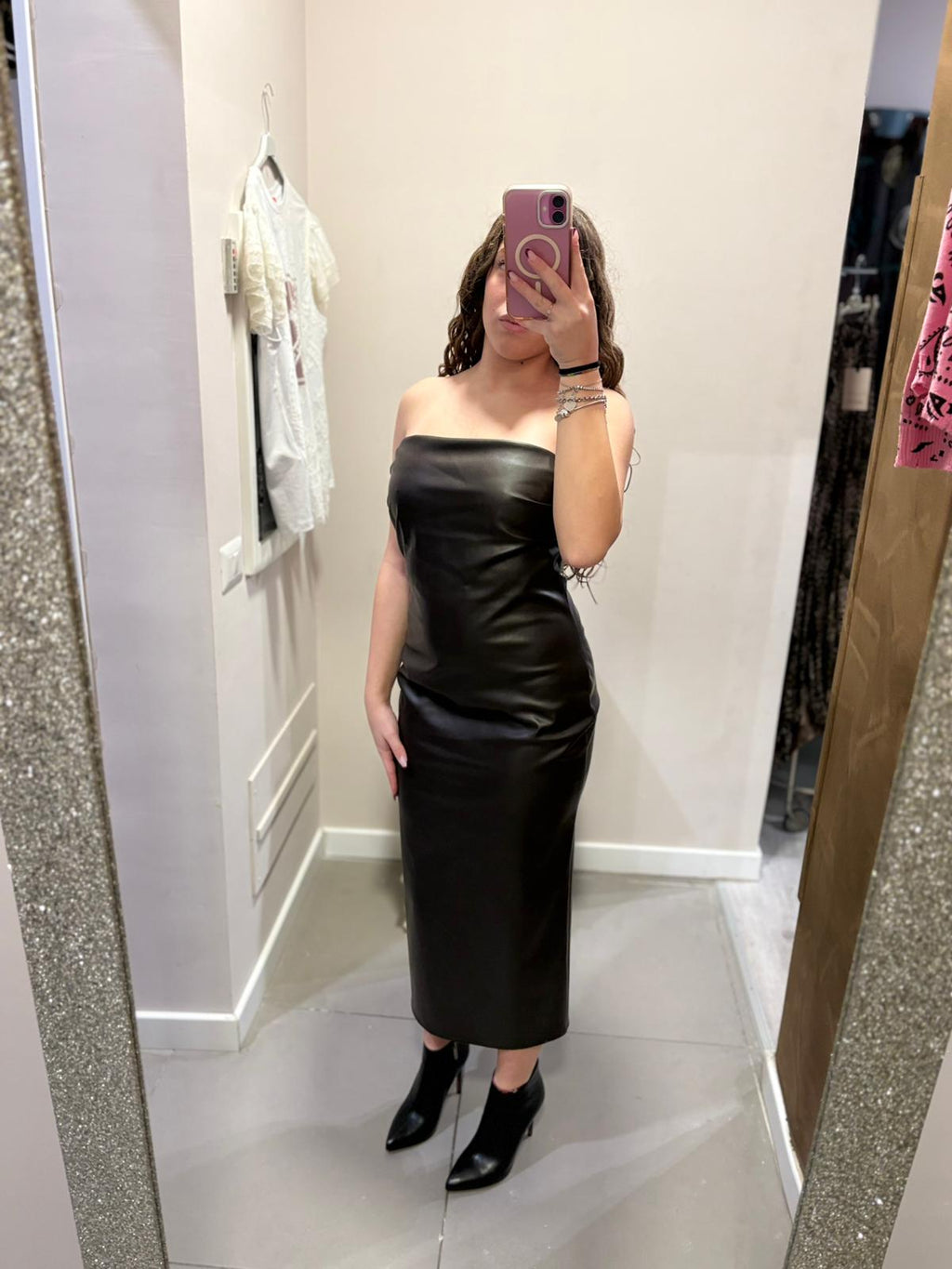 Abito con taglio dritto